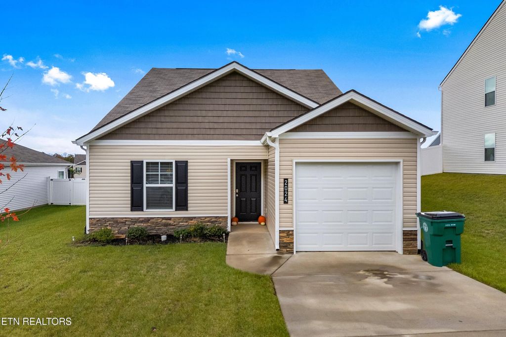 Photo of 2024 Southwood Circle, Morristown, TN 37813 (MLS # 1321985)