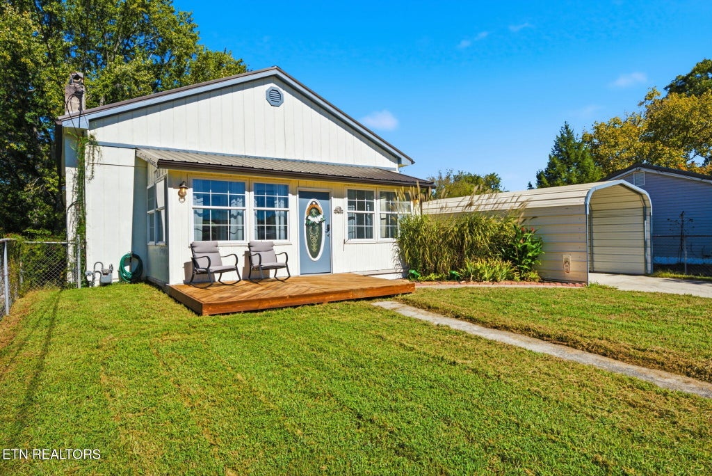 Photo of 430 Browder Circle, Oliver Springs, TN 37840 (MLS # 1358000)