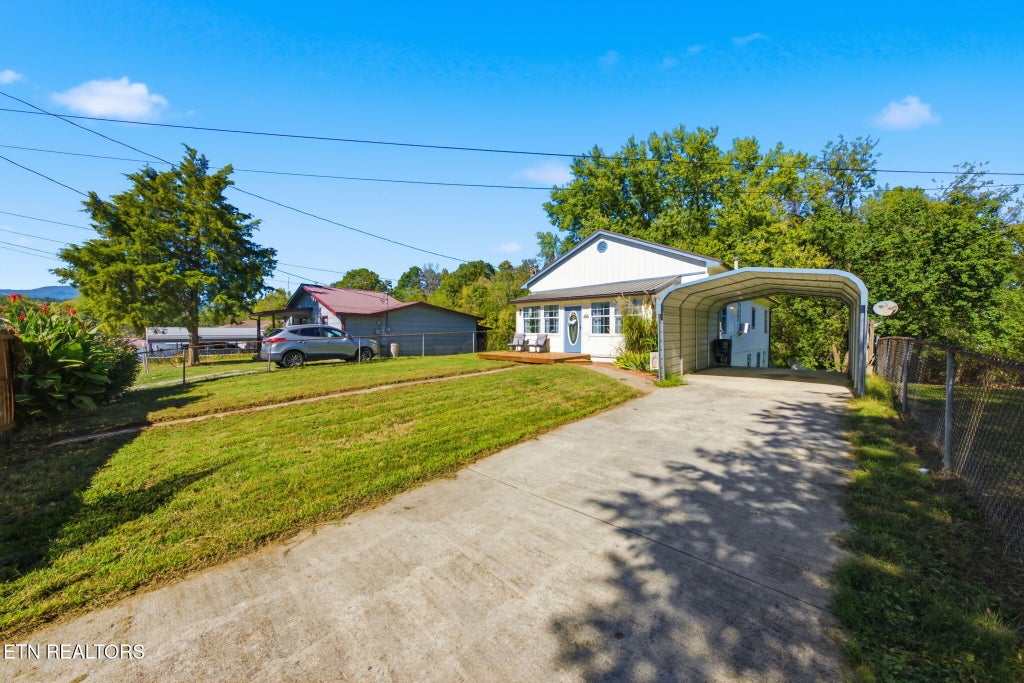 Photo of 430 Browder Circle, Oliver Springs, TN 37840 (MLS # 1358000)