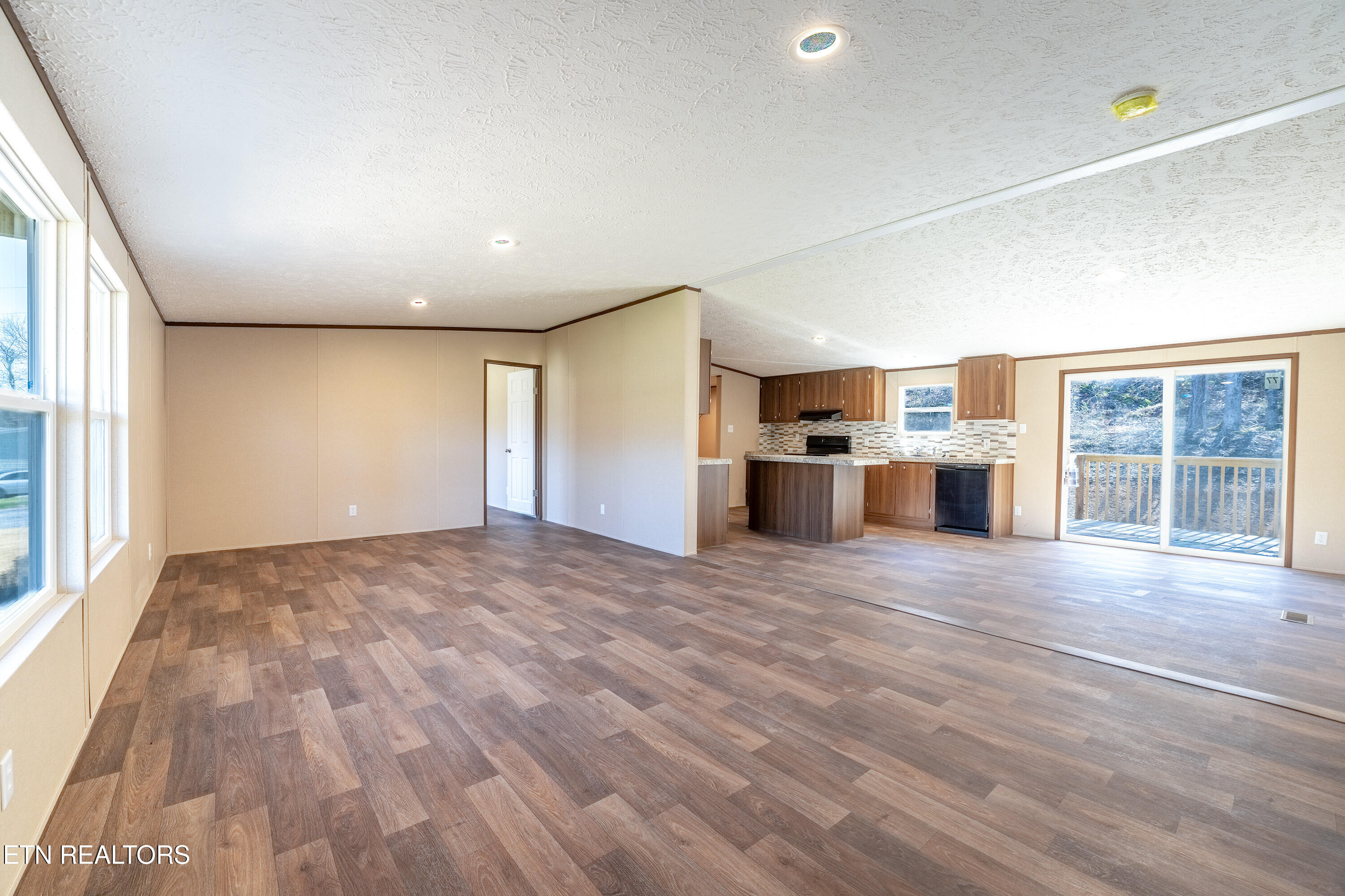 1593 Sweetwater Rd