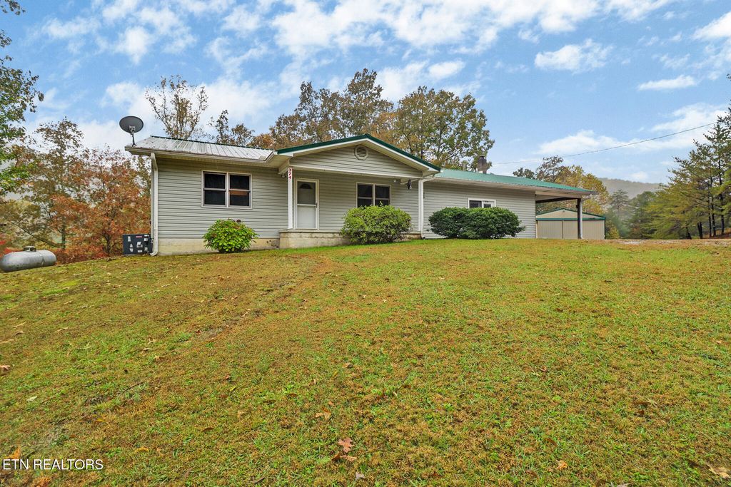 Photo of 374 Morgan County Hwy, Harriman, TN 37748 (MLS # 1321350)