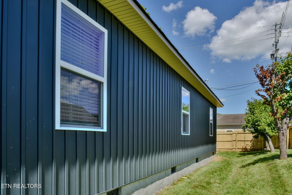 Photo of 412 E 3Rd St, Rocky Top, TN 37769 (MLS # 1313597)