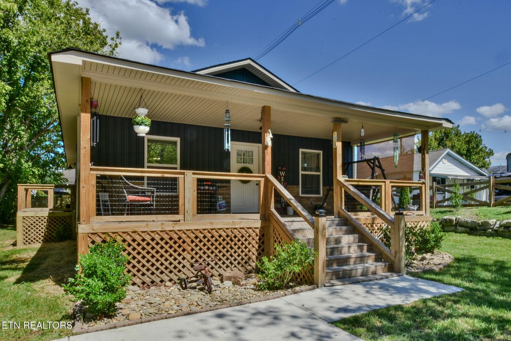Photo of 412 E 3Rd St, Rocky Top, TN 37769 (MLS # 1313597)