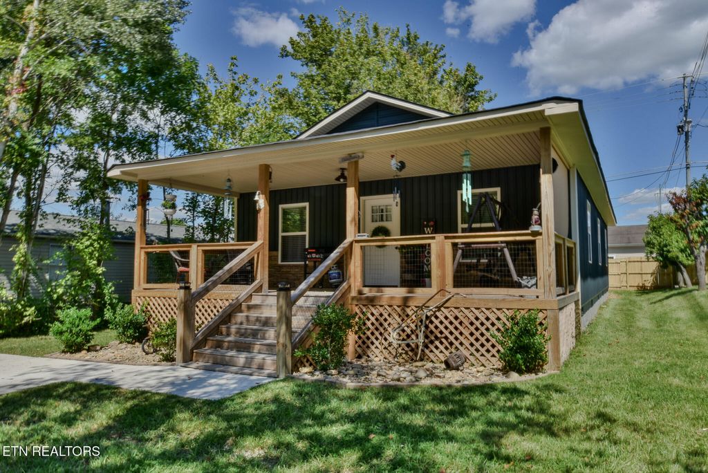 Photo of 412 E 3Rd St, Rocky Top, TN 37769 (MLS # 1313597)