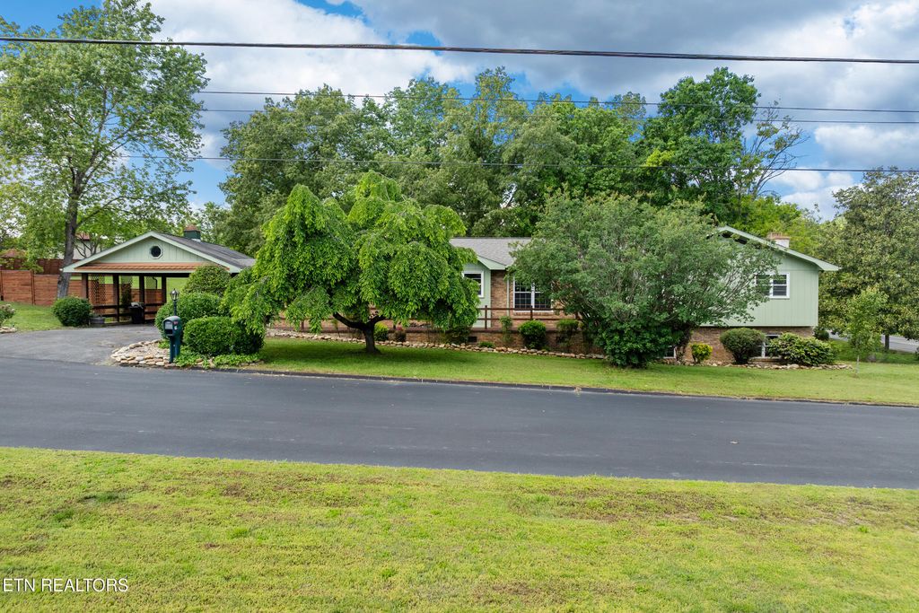 Photo of 310 Hollywood Circle, Sevierville, TN 37862 (MLS # 1321684)