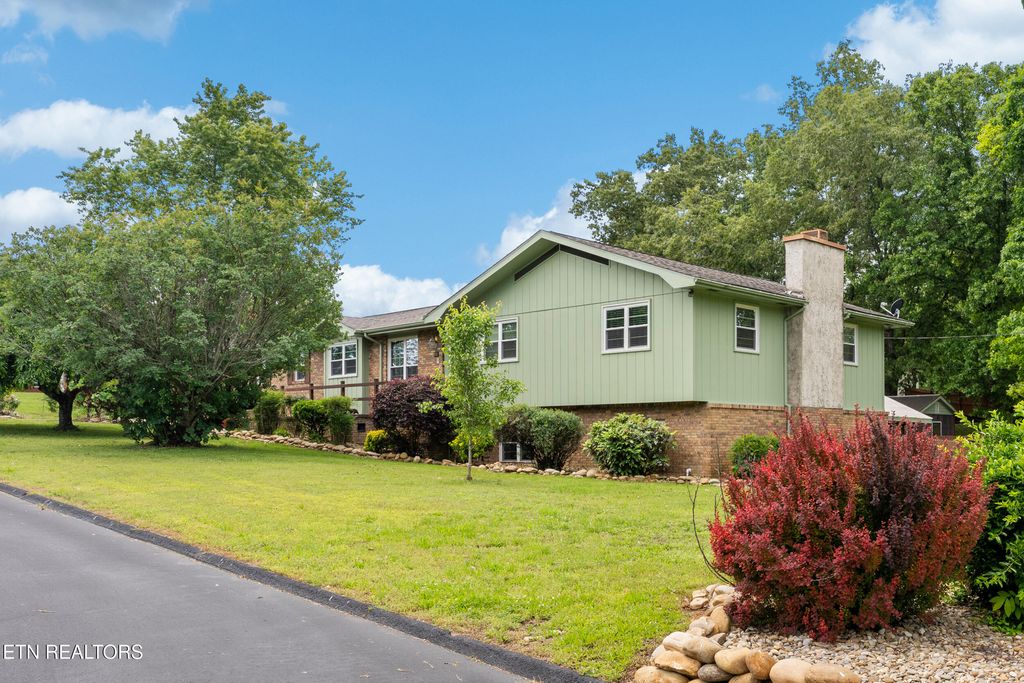 Photo of 310 Hollywood Circle, Sevierville, TN 37862 (MLS # 1321684)