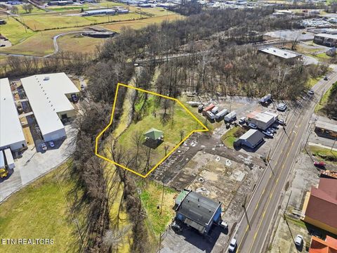 Tiny photo for 1008 N Main St, Sweetwater, TN 37874 (MLS # 1330349)