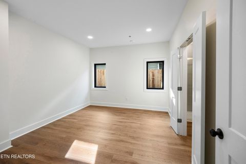 Tiny photo for 131 W Anderson Ave #302, Knoxville, TN 37917 (MLS # 1327032)