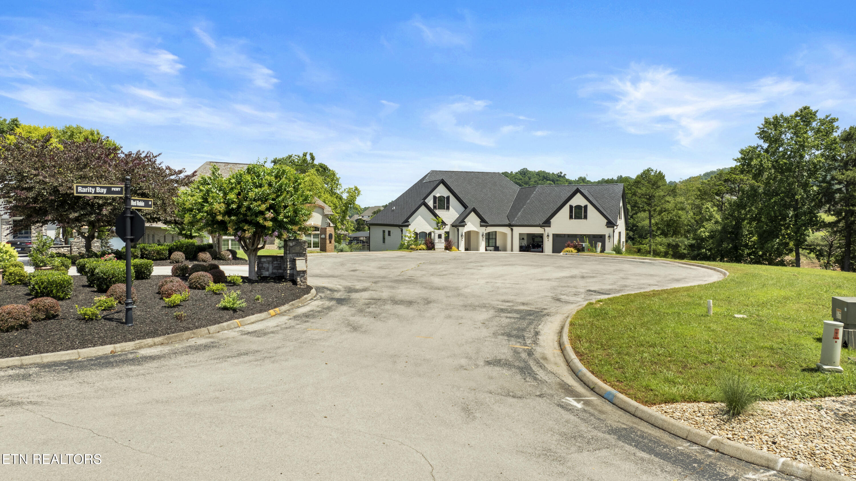 L-930/931 Red Robin Lane