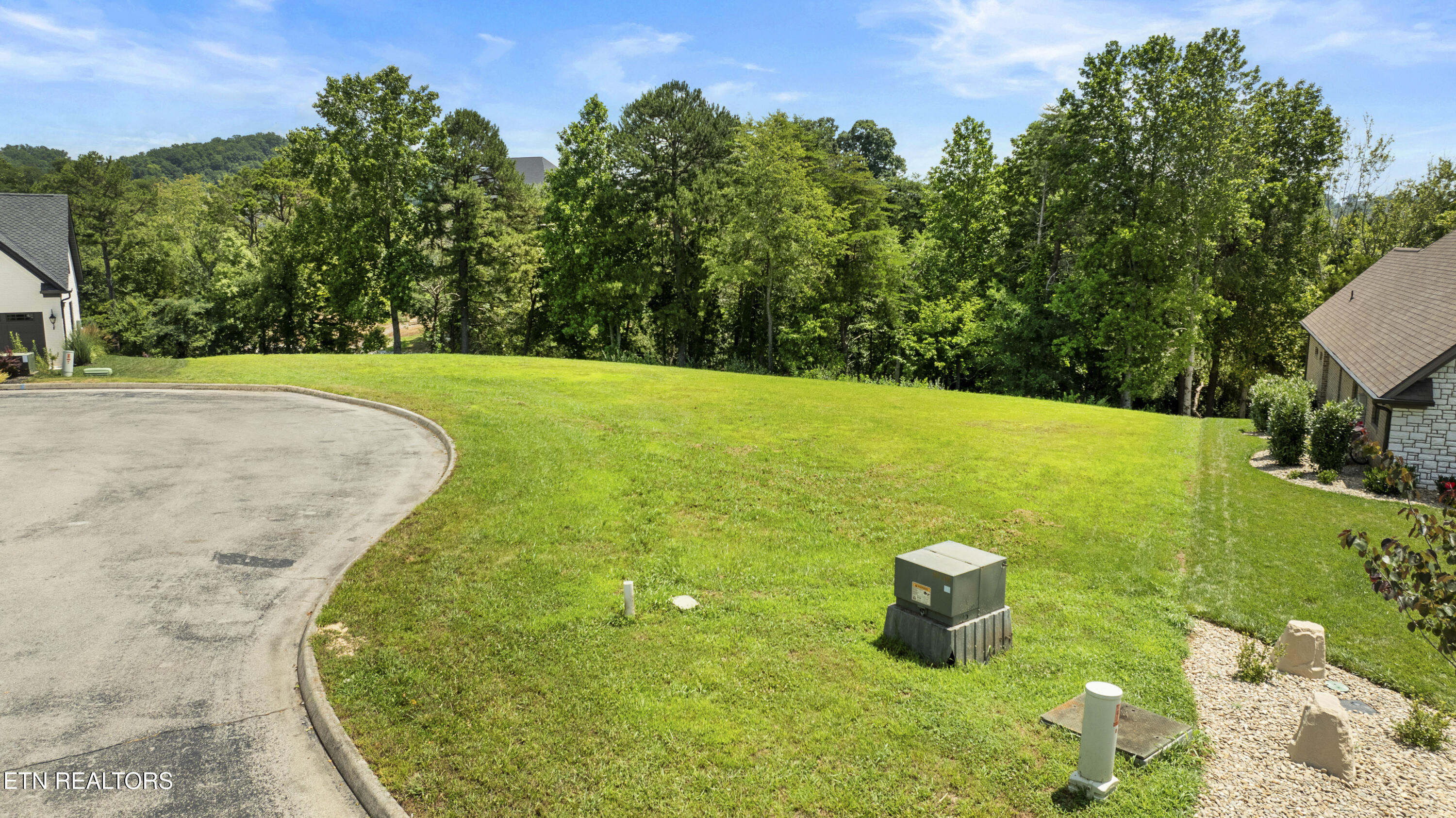 L-930/931 Red Robin Lane