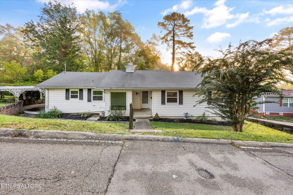 Photo of 112 Georgia Ave, Oak Ridge, TN 37830 (MLS # 1317312)