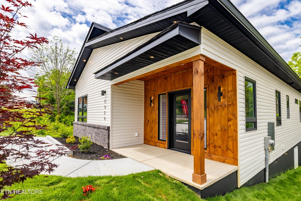 Photo of 2325 Rock Gardens Drive, Sevierville, TN 37876 (MLS # 1343652)
