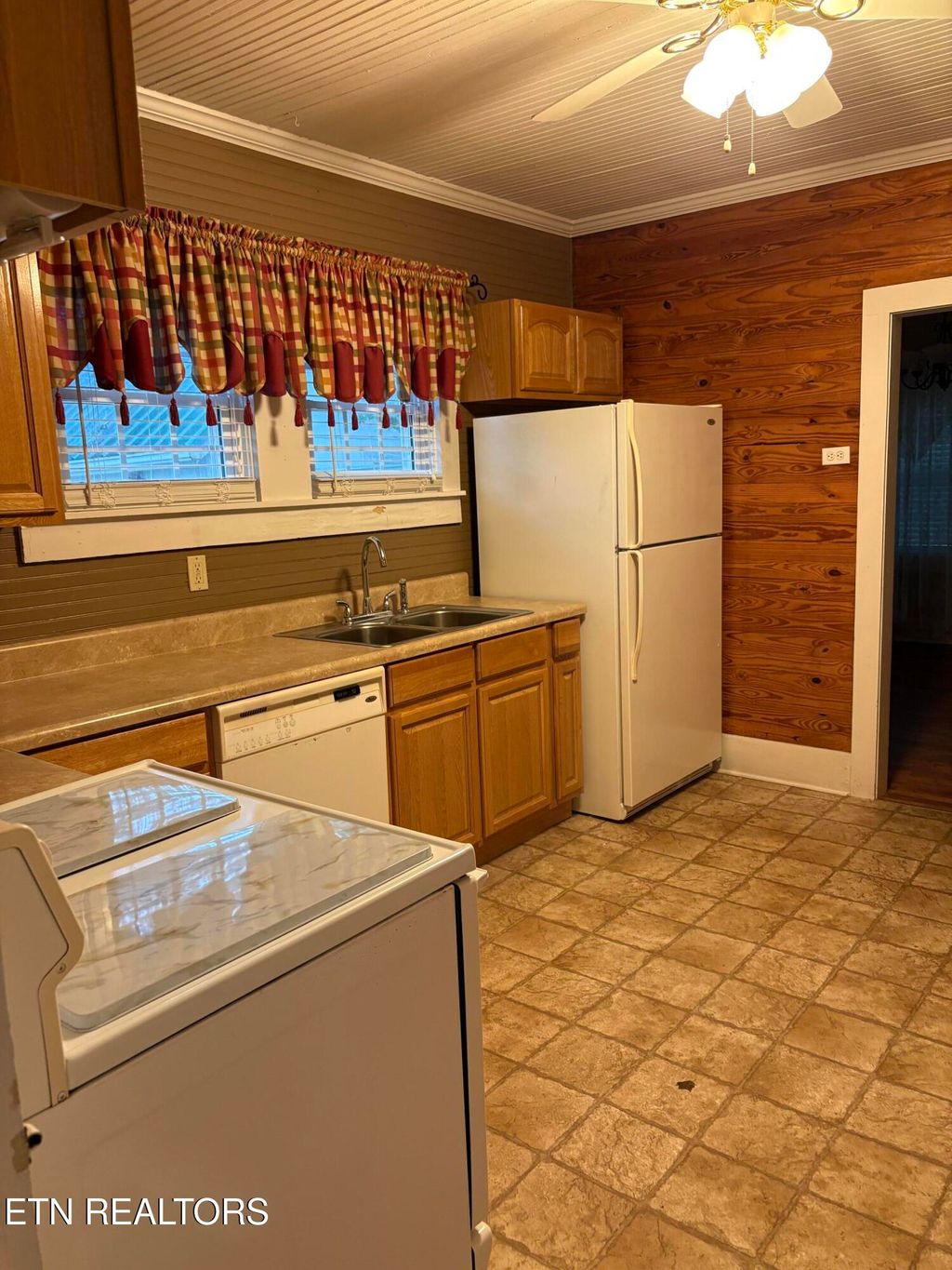 Photo of 412 W Race St, Kingston, TN 37763 (MLS # 1302567)