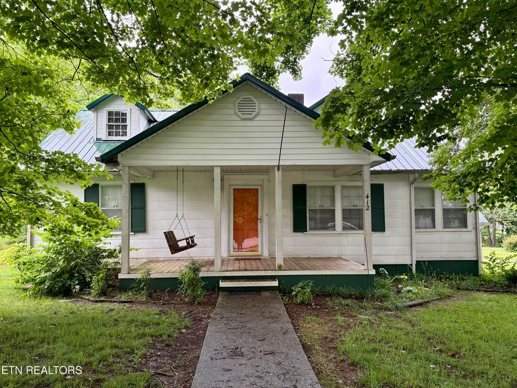 Photo of 412 W Race St, Kingston, TN 37763 (MLS # 1302567)
