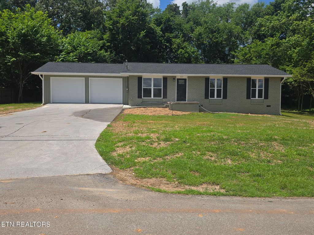 Photo of 215 Stone St, Seymour, TN 37865 (MLS # 1344681)