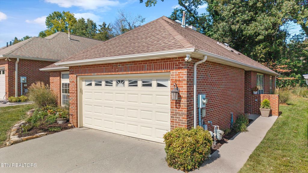 Photo of 424 Creekview Lane, Knoxville, TN 37923 (MLS # 1325625)