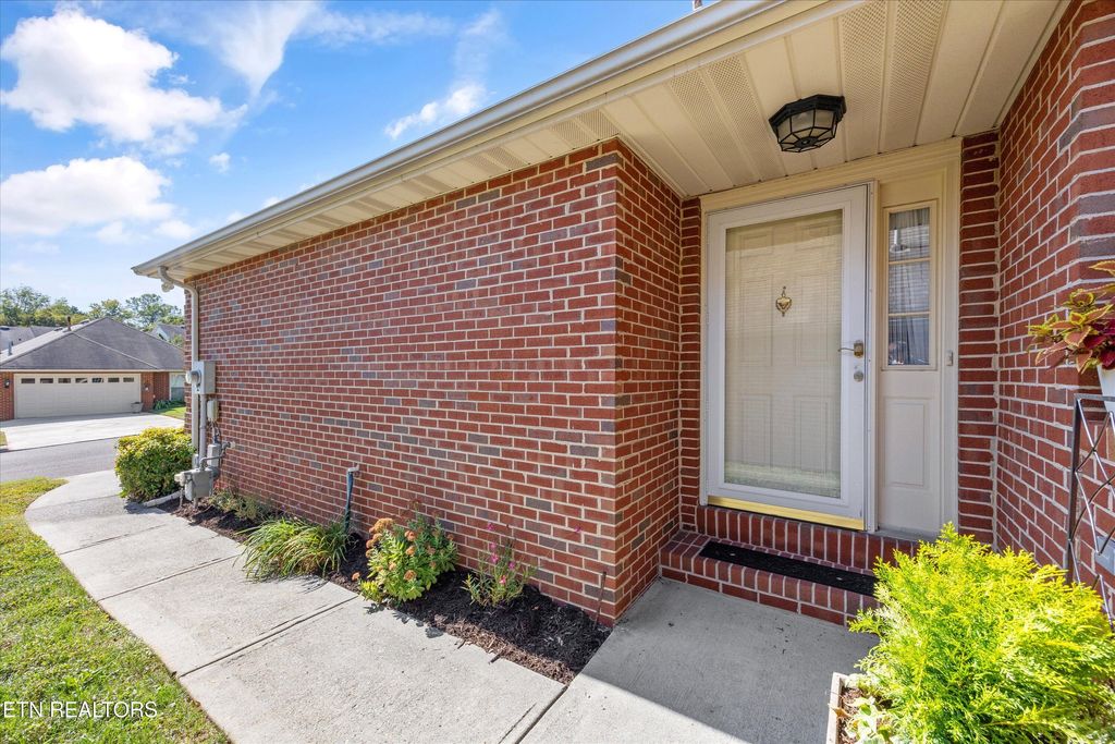 Photo of 424 Creekview Lane, Knoxville, TN 37923 (MLS # 1325625)