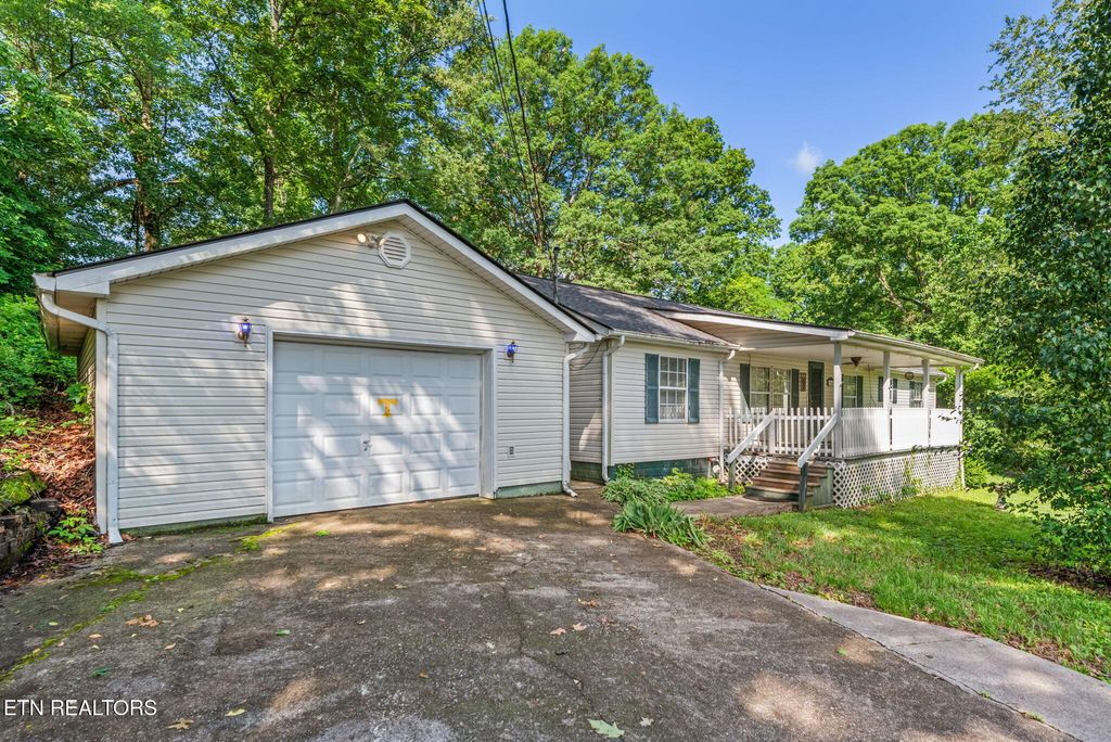 Photo of 348 Beechwood Lane, Clinton, TN 37716 (MLS # 1302129)