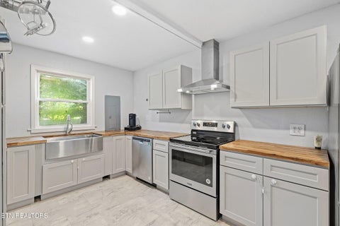 Tiny photo for 4634 Nails Creek Rd, Rockford, TN 37853 (MLS # 1355957)