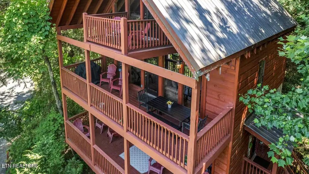 Photo of 1322 Ridgefield Drive, Sevierville, TN 37876 (MLS # 1324930)