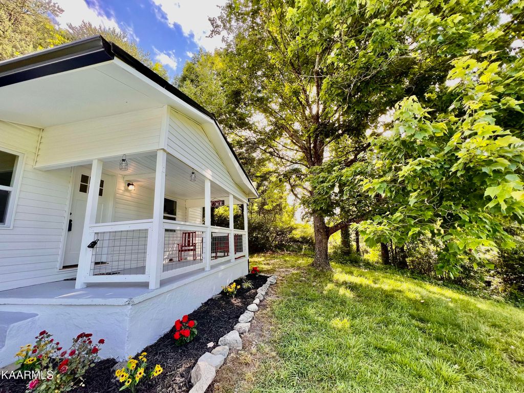 Photo of 4818 Hickory Valley Rd, Heiskell, TN 37754 (MLS # 1228802)