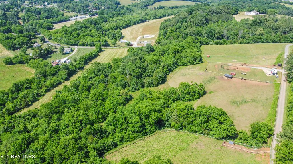 Photo of 2050 Easter Ridge Rd, Lenoir City, TN 37772 (MLS # 1330279)