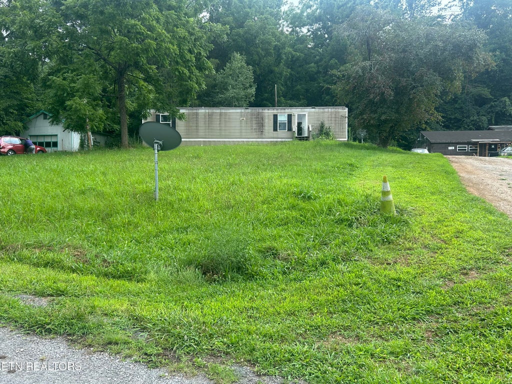 Photo of 112 Stiner Shores Rd, Sharps Chapel, TN 37866 (MLS # 1352157)