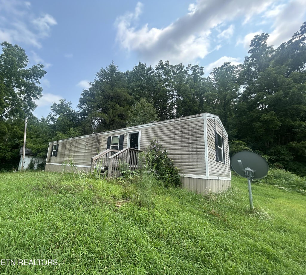 Photo of 112 Stiner Shores Rd, Sharps Chapel, TN 37866 (MLS # 1352157)