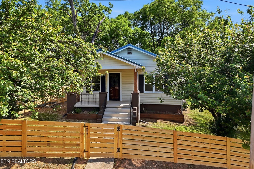 Photo of 910 Reed St, Knoxville, TN 37921 (MLS # 1353760)