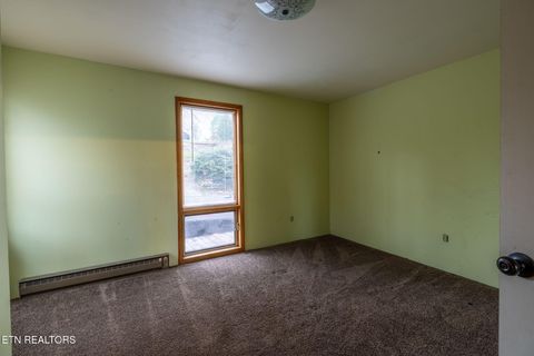 Tiny photo for 151 Lakeview Circle, Clinton, TN 37716 (MLS # 1335379)