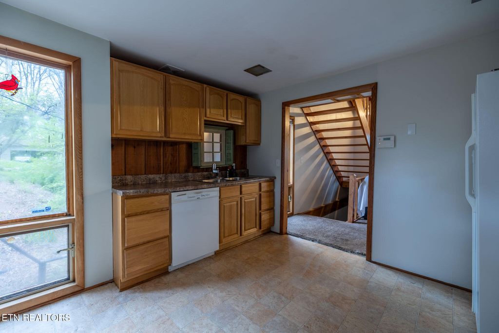 Photo of 151 Lakeview Circle, Clinton, TN 37716 (MLS # 1335379)