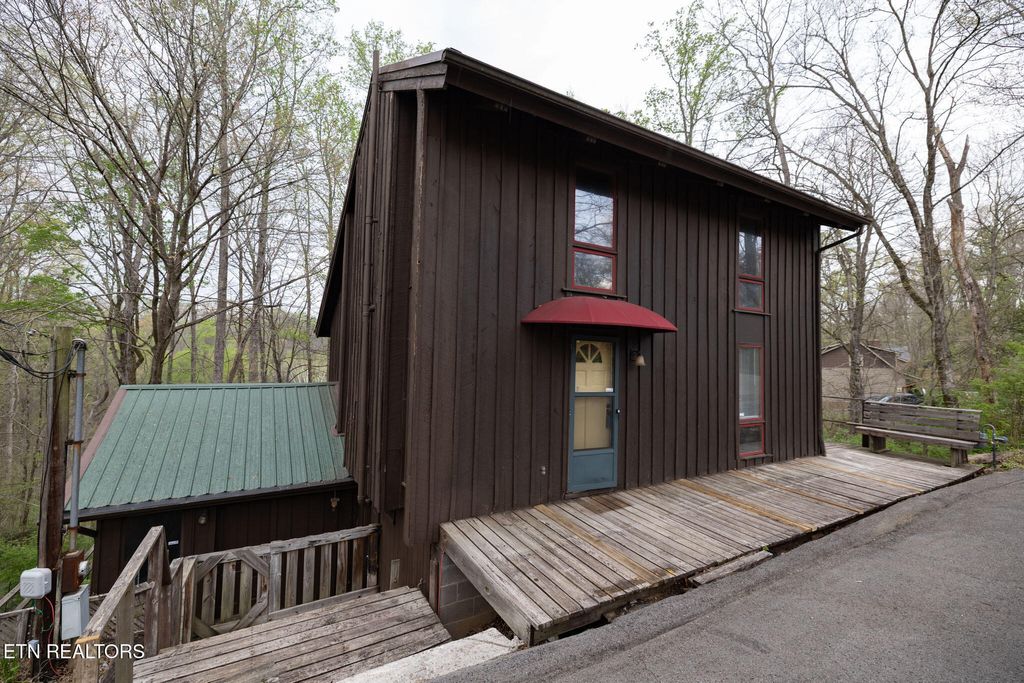 Photo of 151 Lakeview Circle, Clinton, TN 37716 (MLS # 1335379)