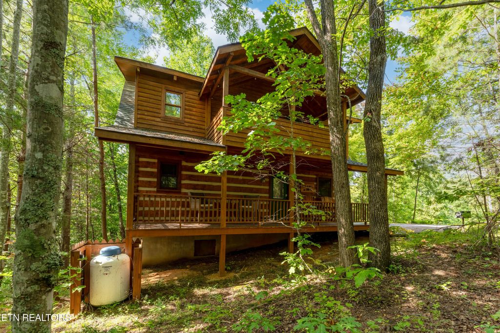 Photo of 560 Thissa Way, Gatlinburg, TN 37738 (MLS # 1315667)