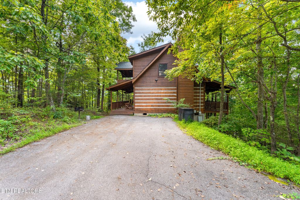 Photo of 560 Thissa Way, Gatlinburg, TN 37738 (MLS # 1315667)