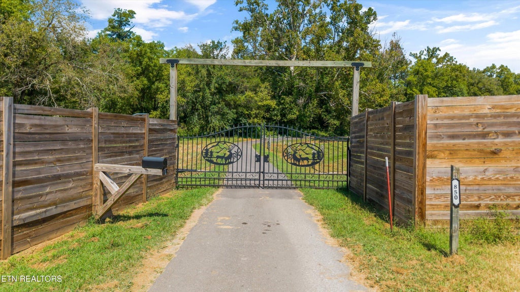 Photo of 850 Mynatt Drive, Blaine, TN 37709 (MLS # 1354608)