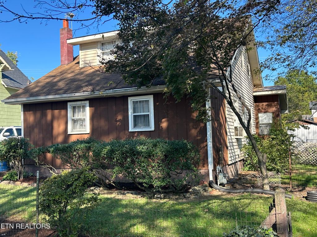 Photo of 1342 Perkins St, Alcoa, TN 37701 (MLS # 1279387)