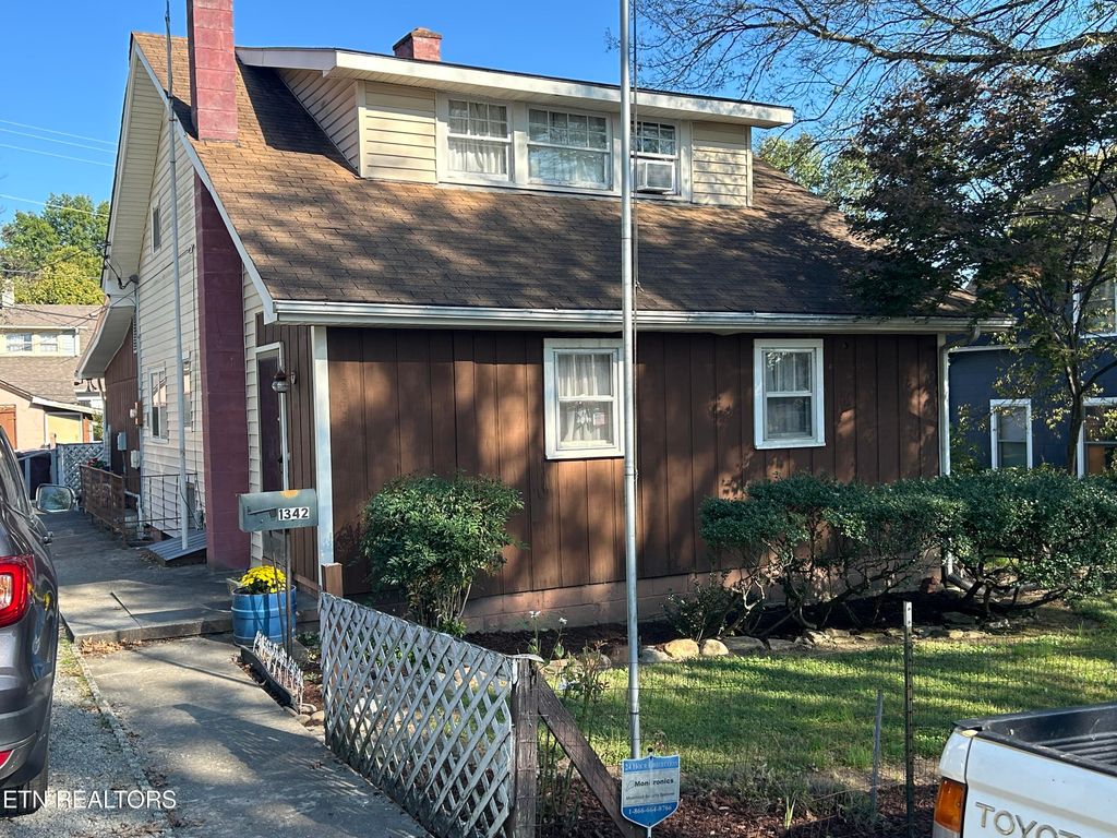 Photo of 1342 Perkins St, Alcoa, TN 37701 (MLS # 1279387)