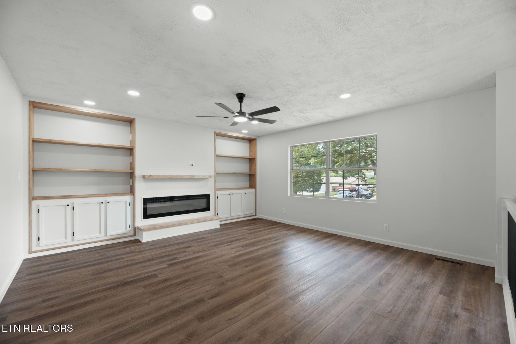 1205 Hoss Rd