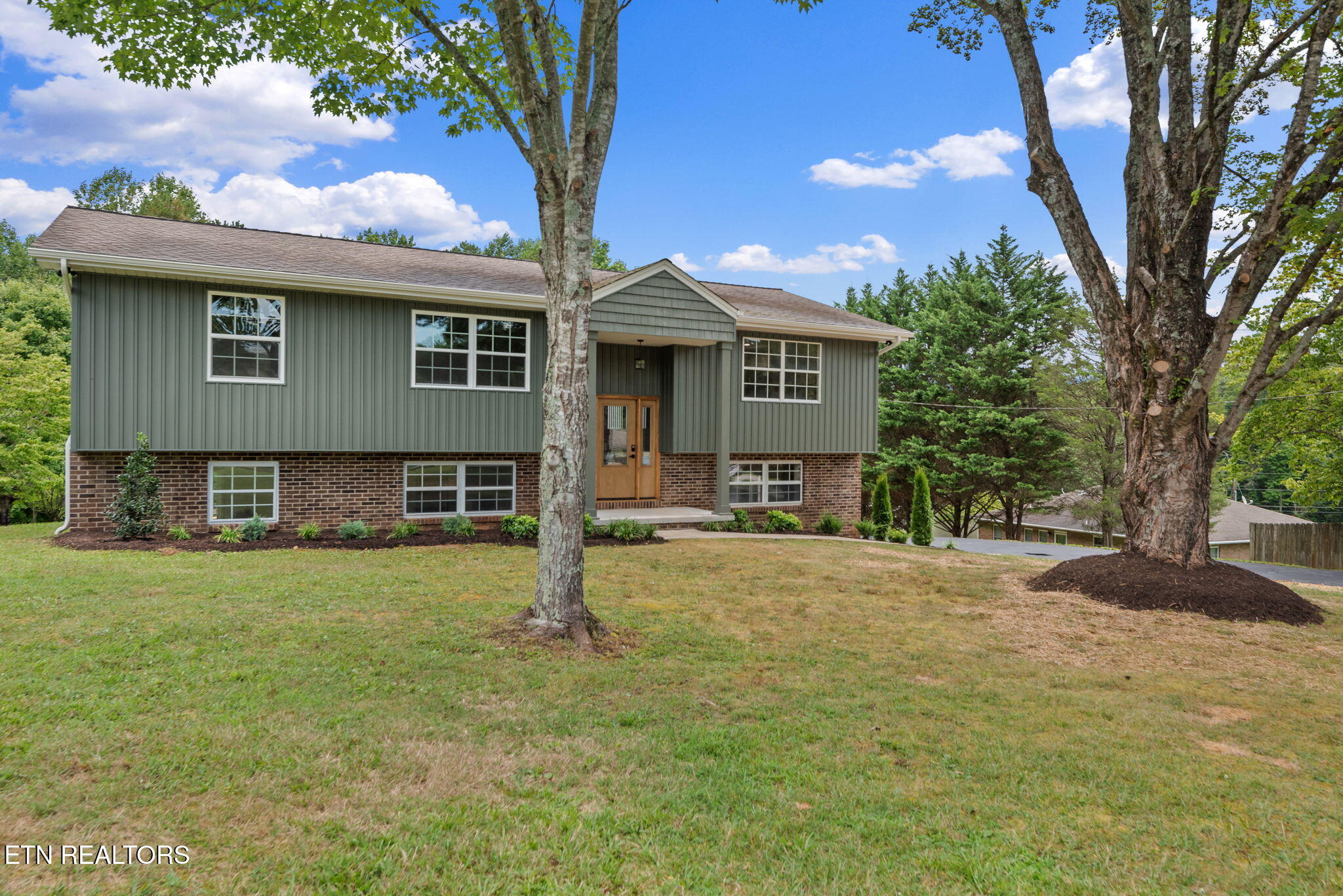 1205 Hoss Rd