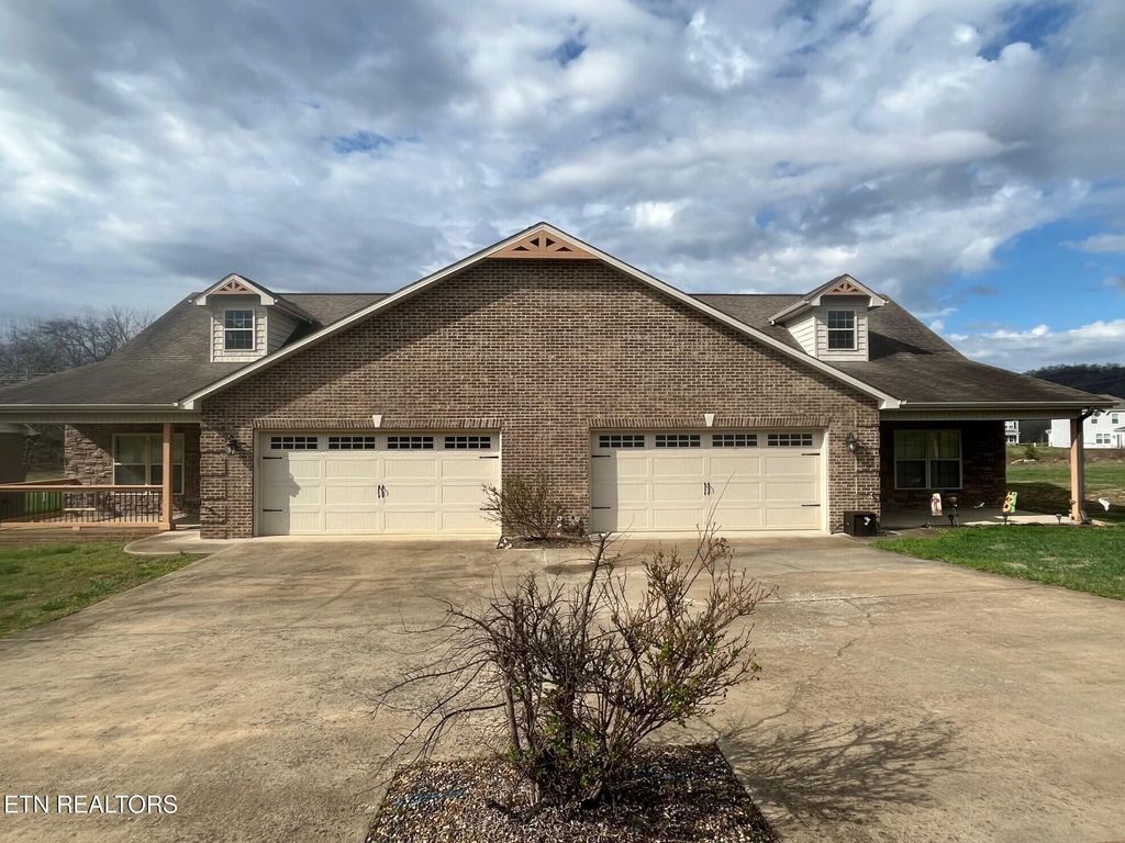 Photo of 3023 Creekside Villas Drive, Dandridge, TN 37725 (MLS # 1332696)