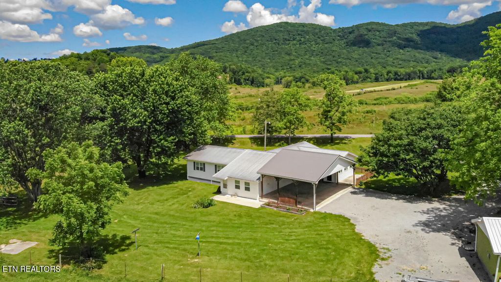 Photo of 304 Letory Rd, Wartburg, TN 37887 (MLS # 1264651)