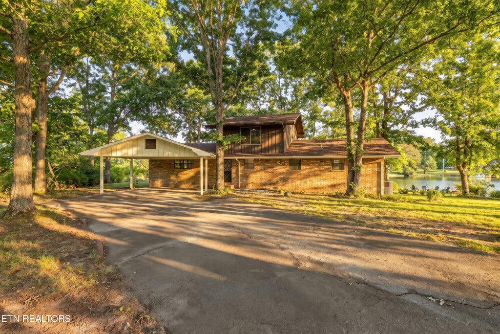 Photo of 2024 Cravens Drive, Crossville, TN 38572 (MLS # 1353885)