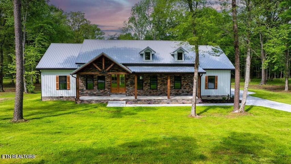 Photo of 455 Sunset Harbor Drive, Dandridge, TN 37725 (MLS # 1307980)