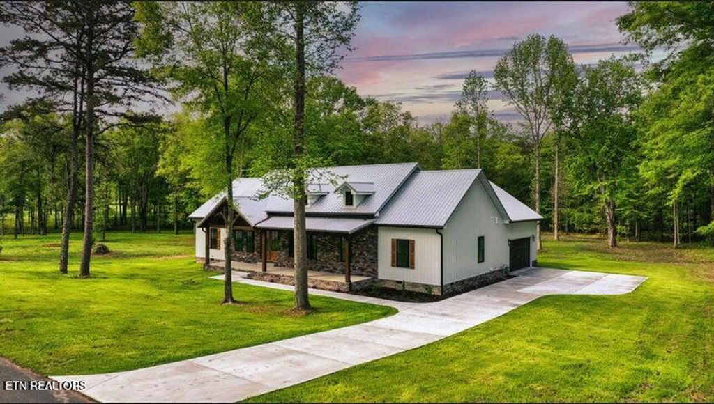 Photo of 455 Sunset Harbor Drive, Dandridge, TN 37725 (MLS # 1307980)