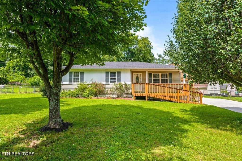 Photo of 227 Higdon Lane, LaFollette, TN 37766 (MLS # 1352536)
