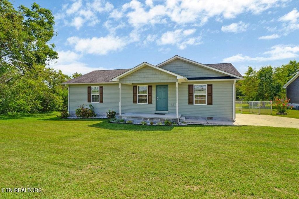 Photo of 614 Tabor Loop, Crossville, TN 38571 (MLS # 1313423)
