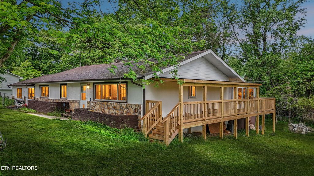 Photo of 138 Lilac Drive, LaFollette, TN 37766 (MLS # 1301184)