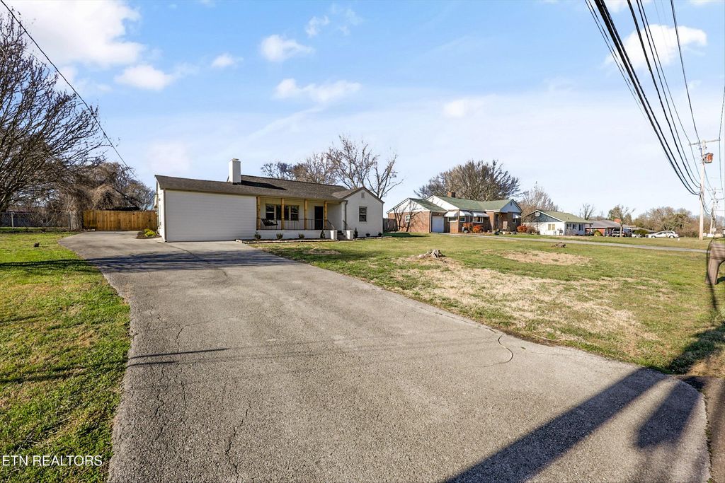 Photo of 507 Lindy Drive, Knoxville, TN 37920 (MLS # 1331266)