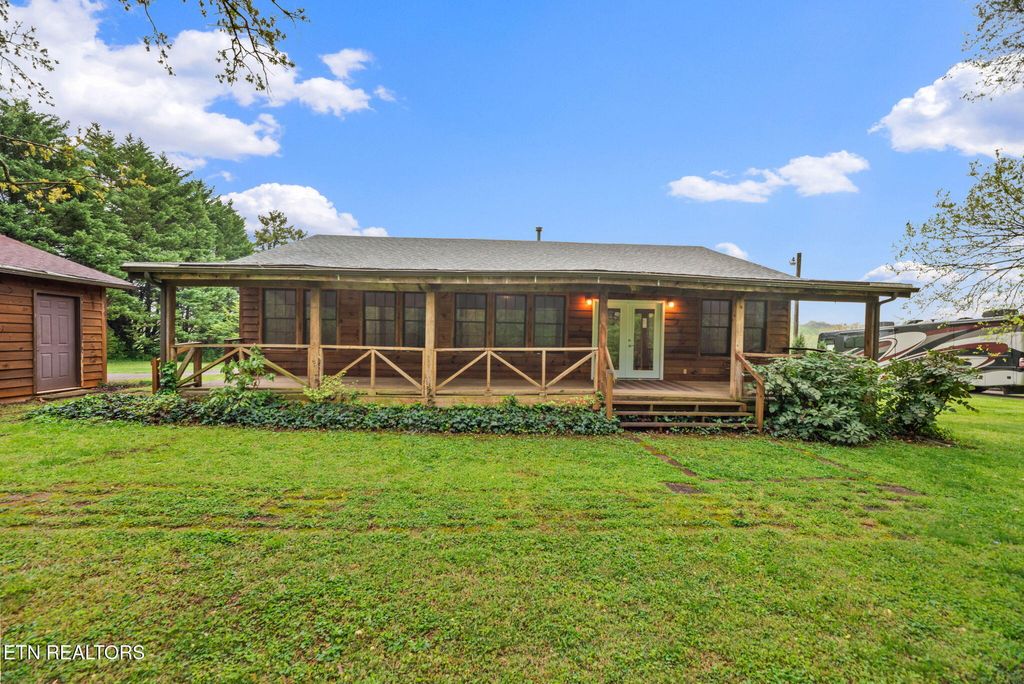Photo of 1430 Hillvale Rd, Louisville, TN 37777 (MLS # 1296383)