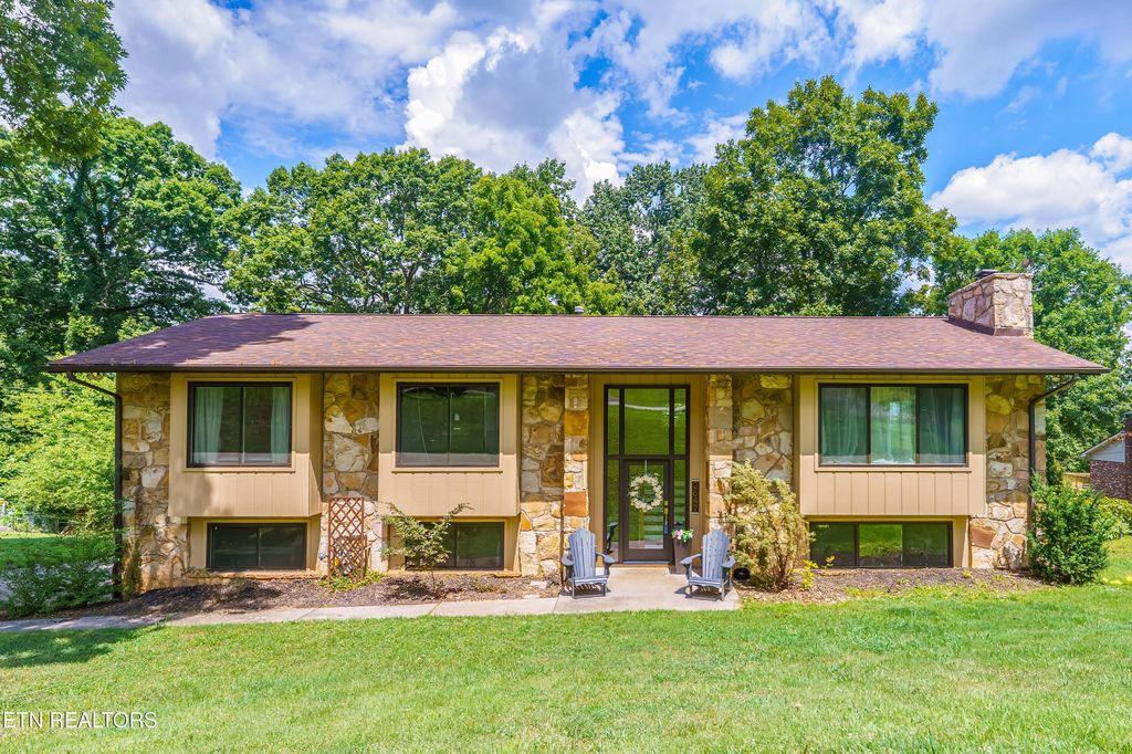 Photo of 2647 May Ave, Maryville, TN 37804 (MLS # 1324270)